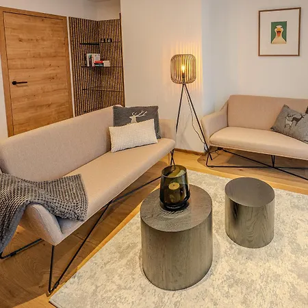 Schwarzwaldmarie * 波瑙施华瓦尔